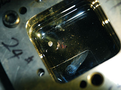 <a href='http://m.noeyraq.cn/product/3.htm' class='text_a'>模具激光焊機(jī)</a>修復(fù)鏡面模具效果